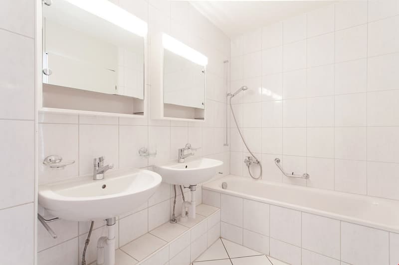 ACHTUNG: Die Fotos sind Symbolbilder vom selben Wohnungstyp im 3. OG.