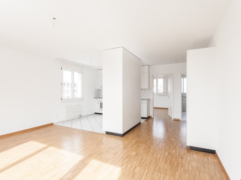 Bei den Fotos handelt es sich um sinngemässe Bilder einer baugleichen Wohnung.