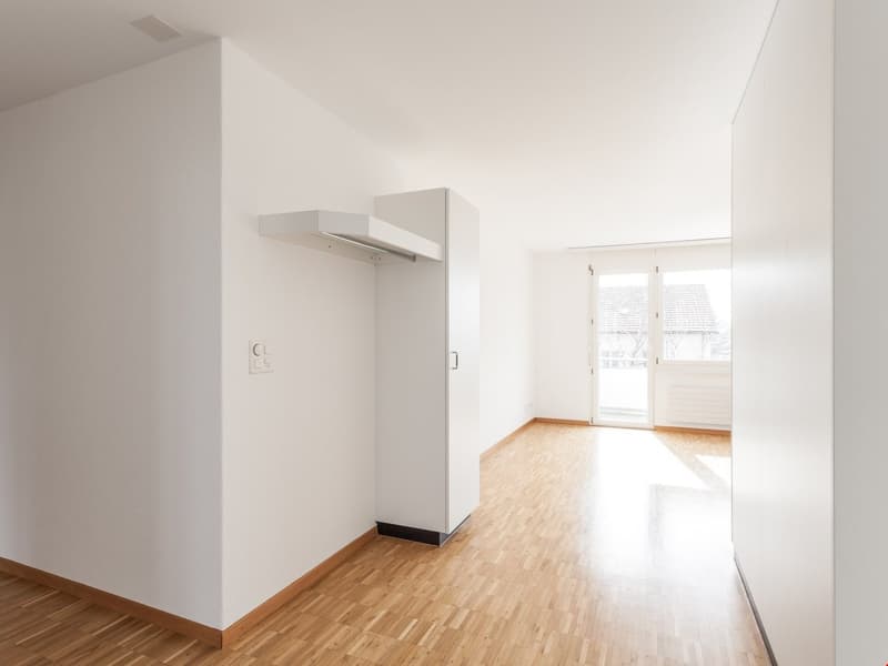 Bei den Fotos handelt es sich um sinngemässe Bilder einer baugleichen Wohnung.