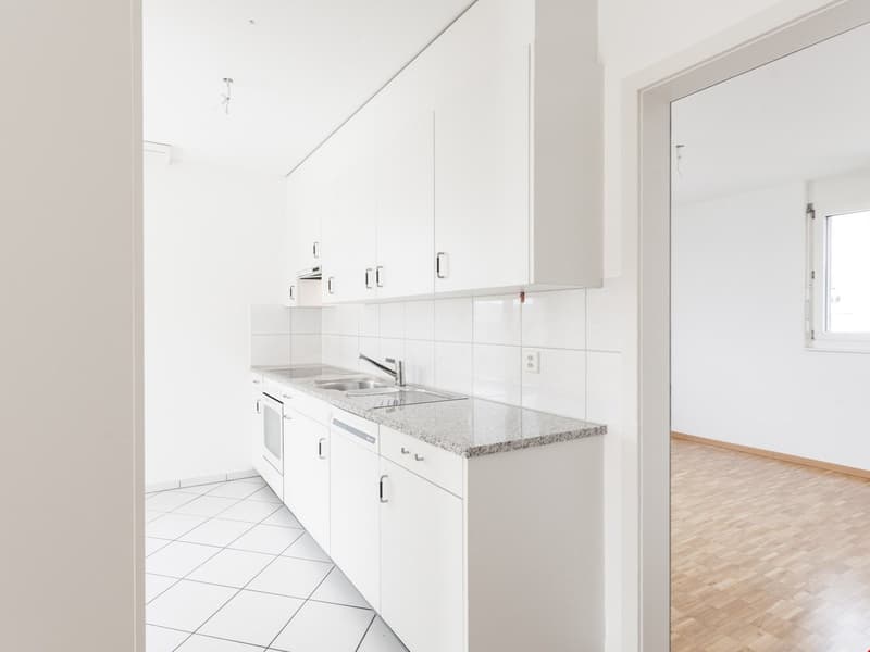 Bei den Fotos handelt es sich um sinngemässe Bilder einer baugleichen Wohnung.
