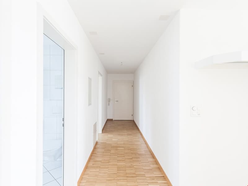 Bei den Fotos handelt es sich um sinngemässe Bilder einer baugleichen Wohnung.