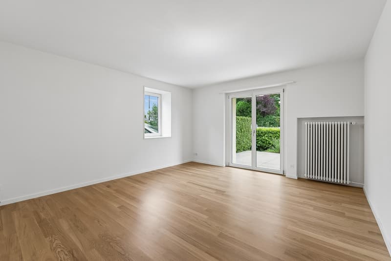 3-Bedroom Apartment with Garden Seating Area (9)