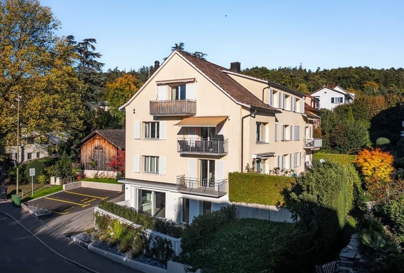 3-Bedroom Apartment with Garden Seating Area (2)