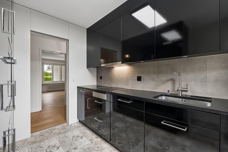 3-Bedroom Apartment with Garden Seating Area (4)