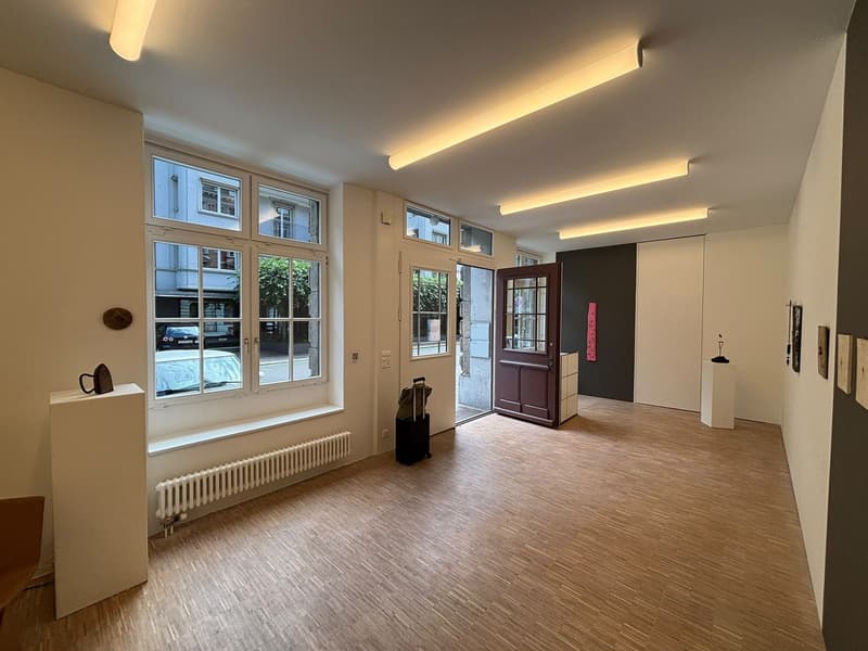 POP-UP STUDIO / RETAIL SPACE DIRECTLY AT STADELHOFEN STATION (4)