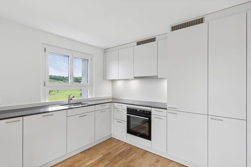 Ihr neues Zuhause mit Balkon und Aussicht - 3.5 Zimmer-Wohnung zu vermieten (2)