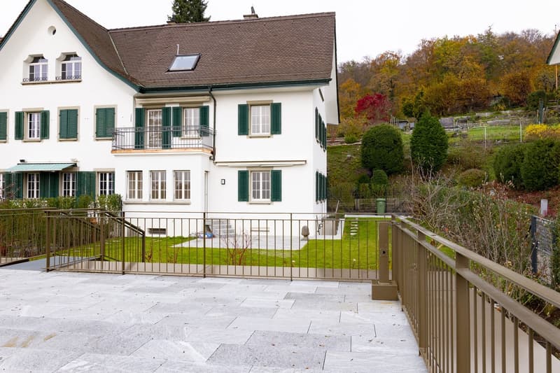 Villa am Zürichberg mit Blick auf die Stadt, See und Berge (11)