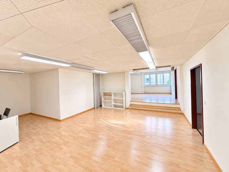 Flexible Bürofläche mit viel Tageslicht in Fällanden (4)