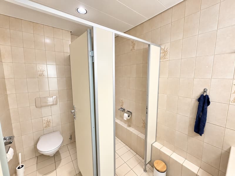 Flexible Bürofläche mit viel Tageslicht in Fällanden (6)