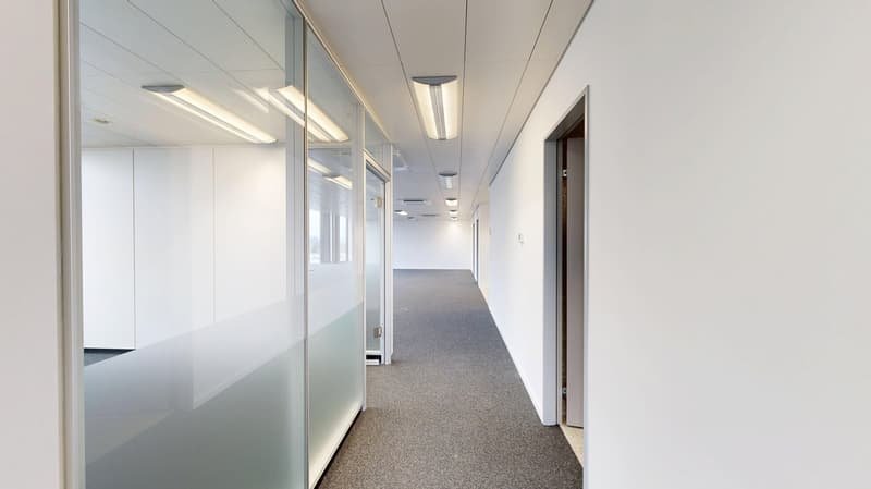 Spazio ufficio/commerciale rappresentativo con vista panoramica - Lavorare dove inizia il successo (11)