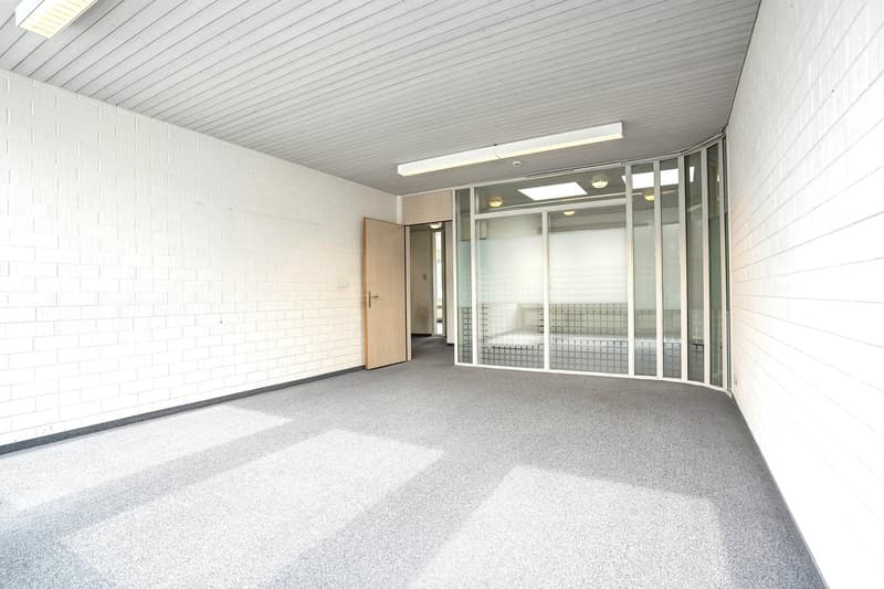 Molto spazio per la tua visione ufficio/spazio commerciale vicino all'aeroporto di Zurigo (6)