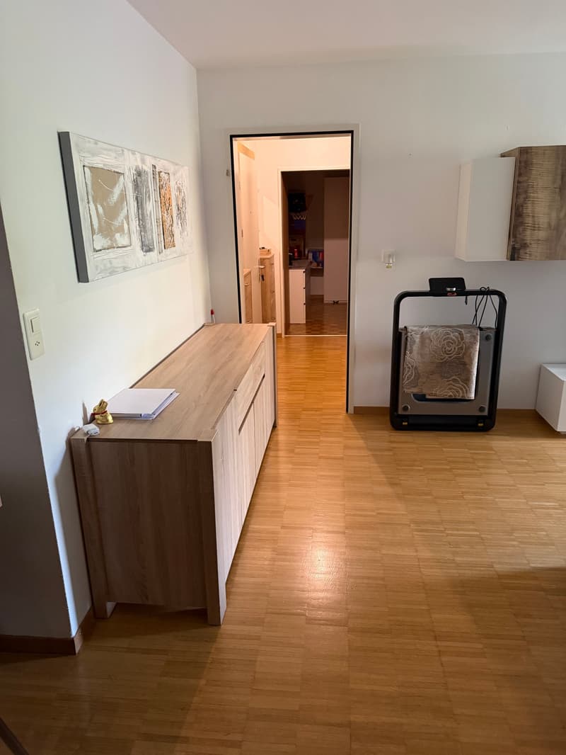 Ruhige 4.5-Zimmer-Wohnung mit Balkon und Garage in Nürensdorf (3)