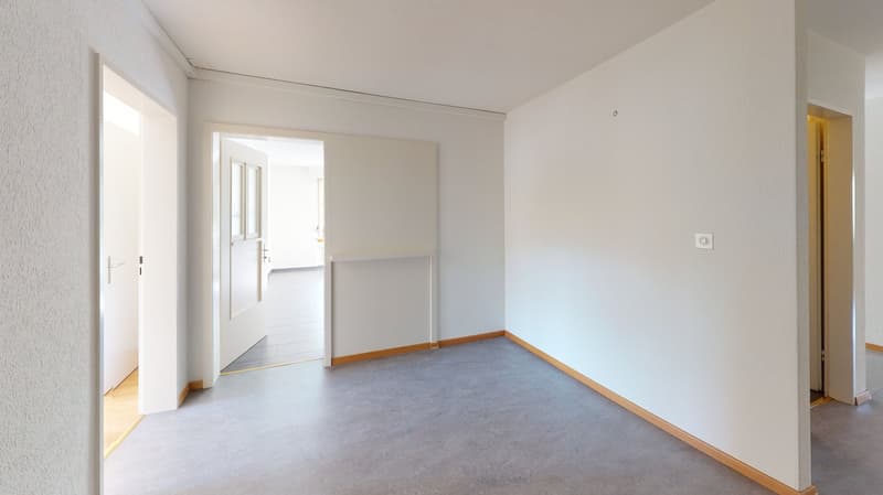 Grosszügige 6-Zimmerwohnung mit zwei Balkonen in Dietikon zu vermieten! (6)