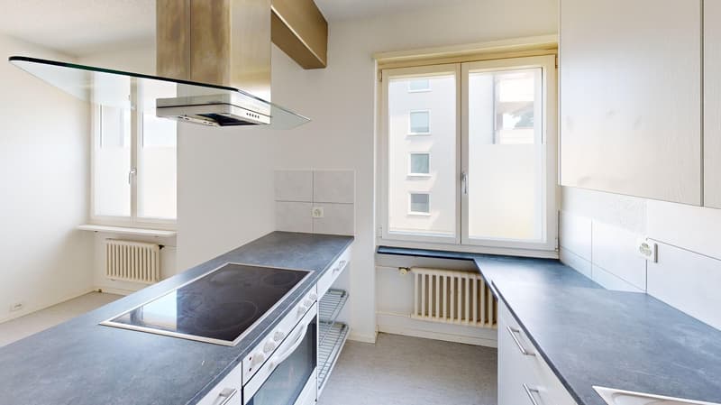 Helle 5-Zimmer-Wohnung mit Balkon in Glattbrugg zu vermieten! (2)