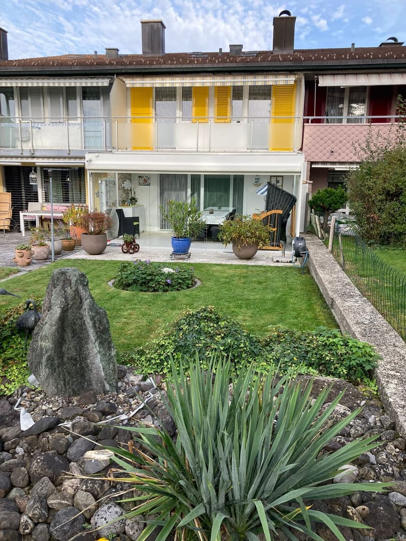 Affascinante casa a schiera di 5,5 locali in una posizione tranquilla a Gossau (2)