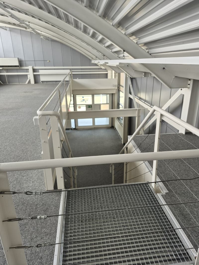 Superficie di uffici attraente e climatizzata nella zona industriale André-Piller (11)