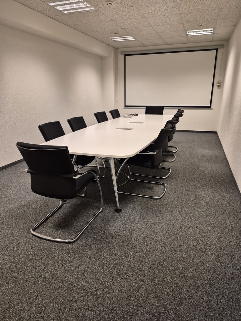 Bright and modular/divisible offices in a central location close to the highway (10)