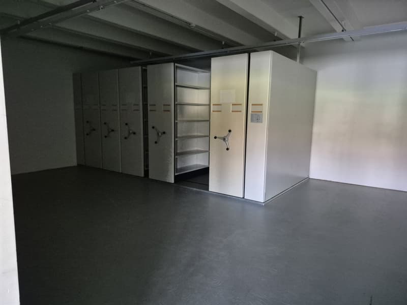 Bright and modular/divisible offices in a central location close to the highway (9)
