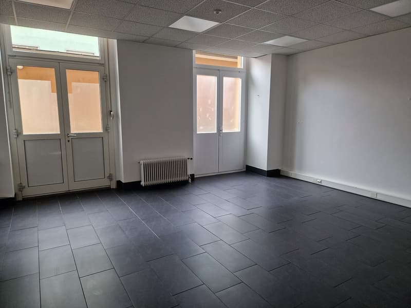 belle surface avec grande vitrine - climatisée (2)