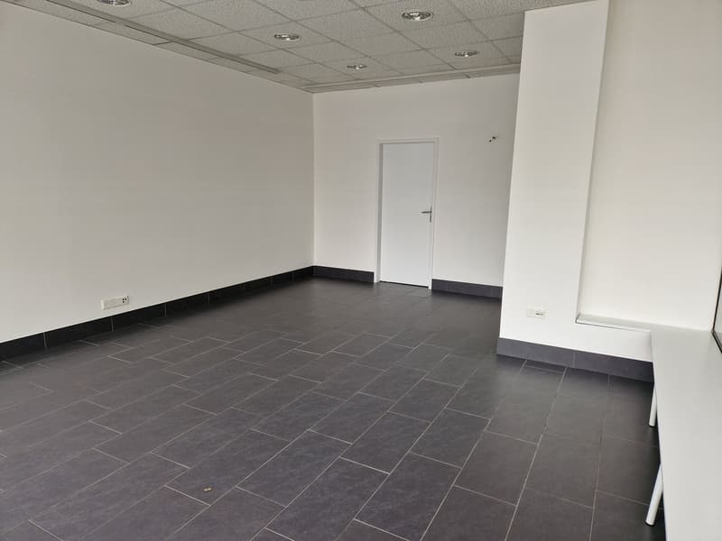 belle surface avec grande vitrine - climatisée (3)