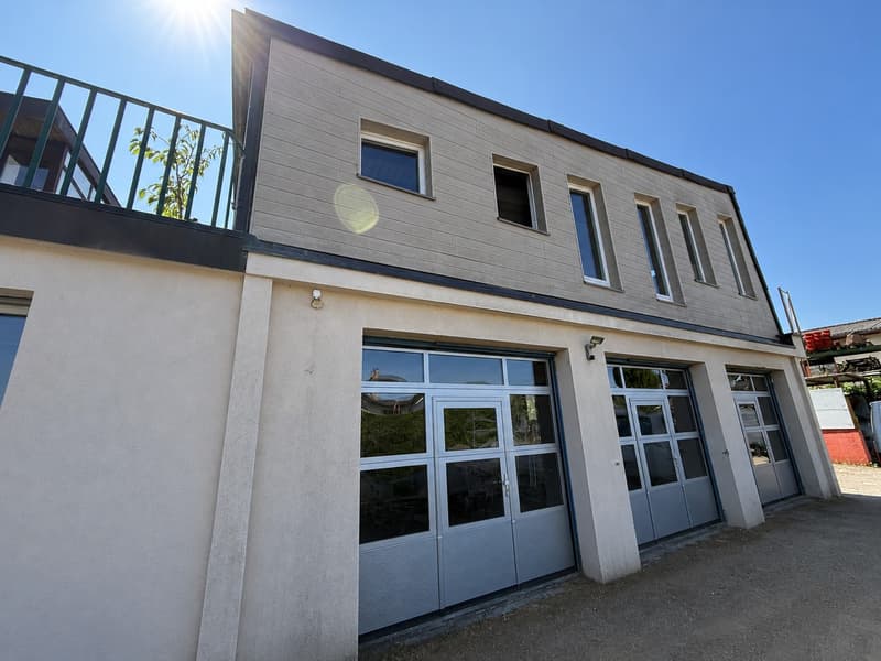 Surface commerciale avec terrasse  à proximité immédiate de lautoroute (2)