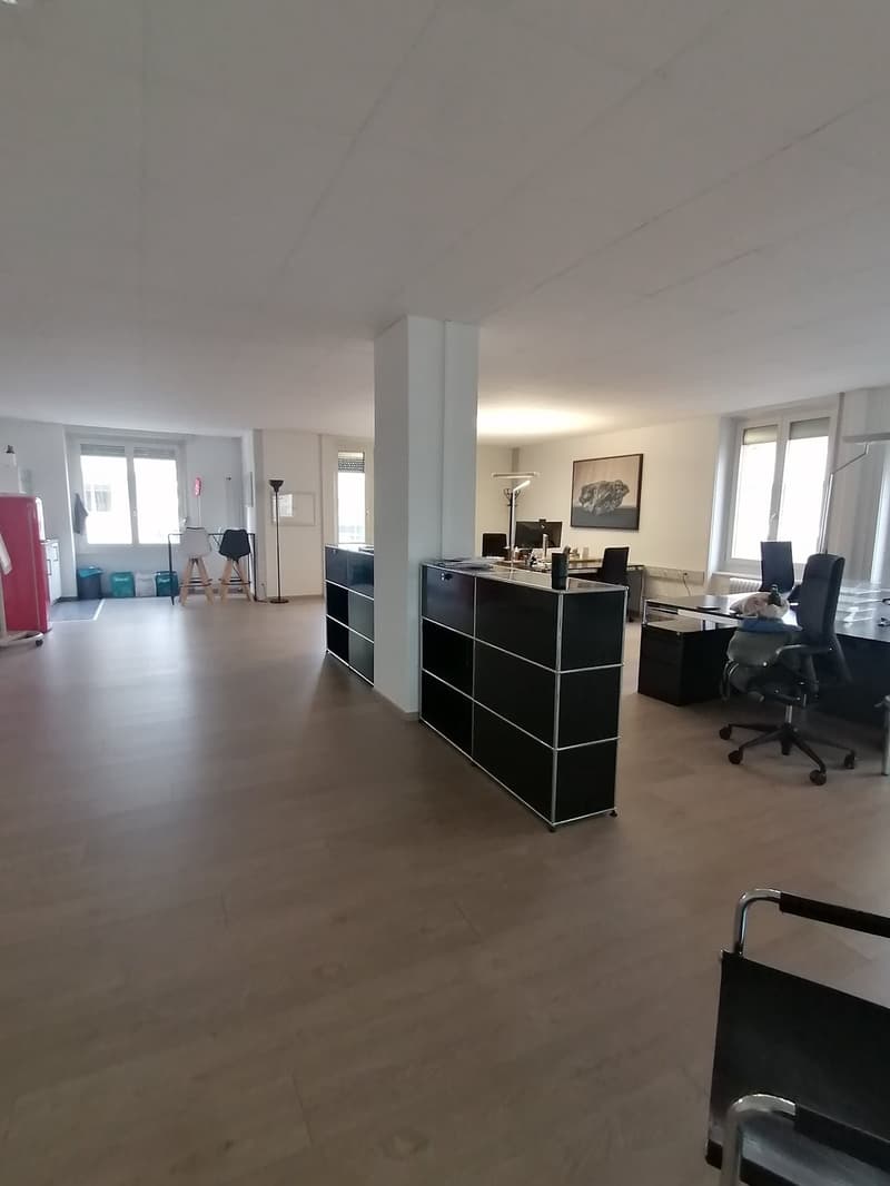 belle surface de bureau à proximité de la gare (7)