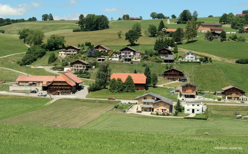 Zwei Bauparzellen für Einfamilienhaüser mit bewilligtem Bauprojekt - Terrains à bâtir pour villa individuelle avec permis en force (1)