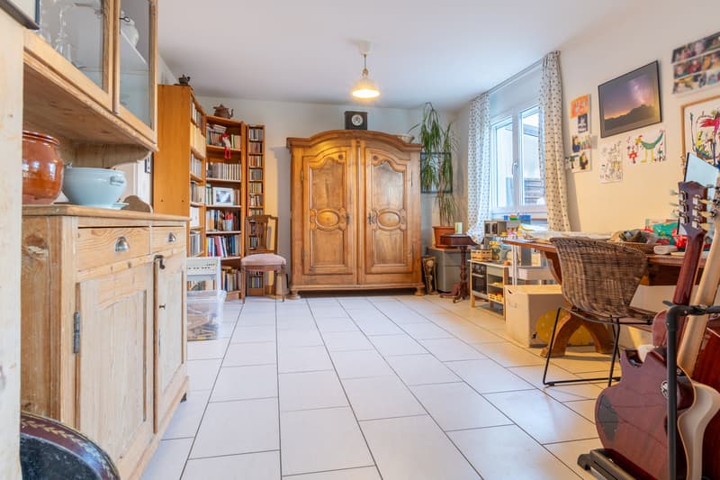 Maison jumelée lumineuse avec véranda et jardin - située en impasse (7)
