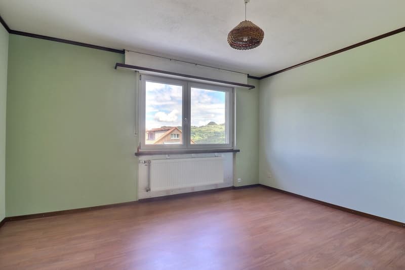 Charmante 4,5-Zimmer-Stockwerkeigentumswohnung mit Balkon und Garage (10)