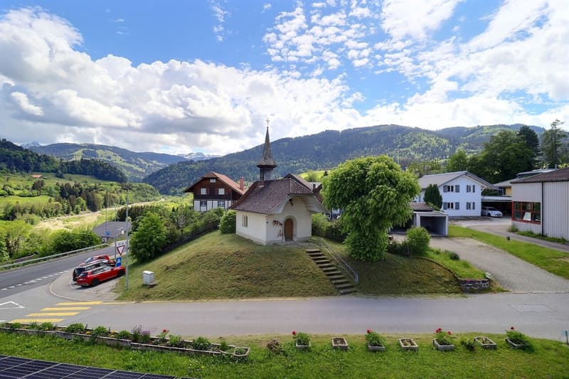Charmante 4,5-Zimmer-Stockwerkeigentumswohnung mit Balkon und Garage (11)