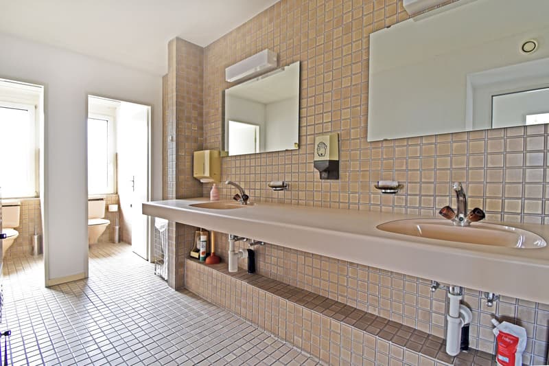 Bureaux lumineux et attractifs pour votre nouvel emplacement commercial (10)