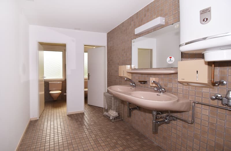 Bureaux lumineux et attractifs pour votre nouvel emplacement commercial (9)