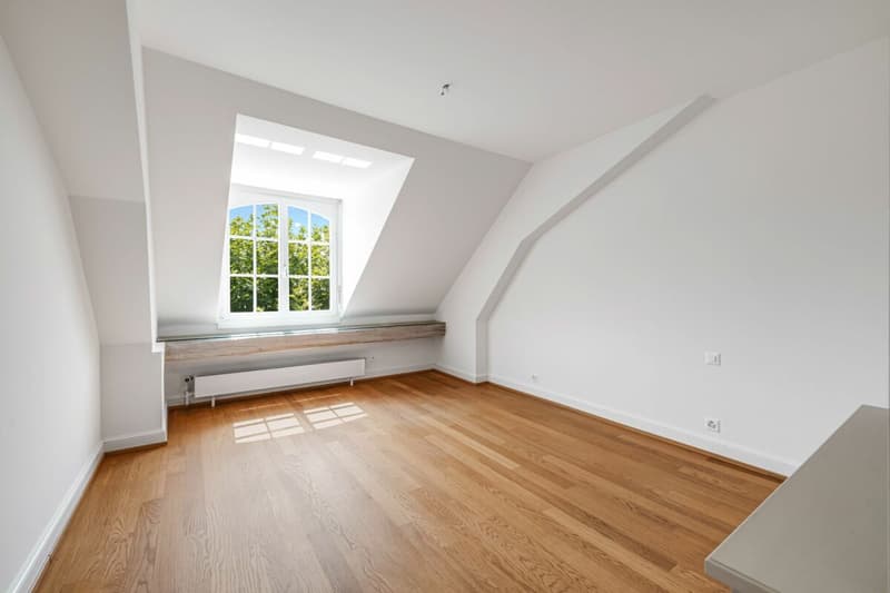 Das grösser der beiden Schlafzimmer