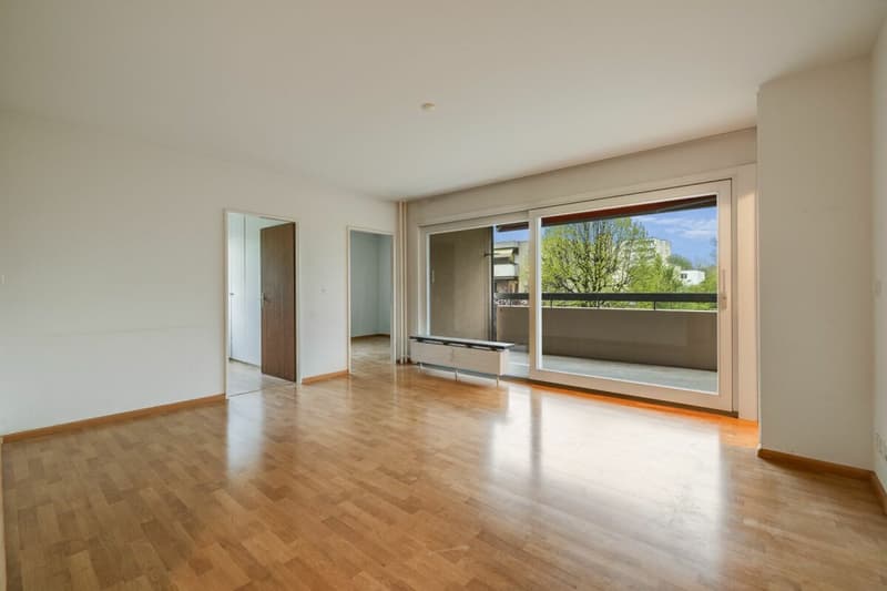 Bright 4-room apartment in a quiet location with parking space (1)