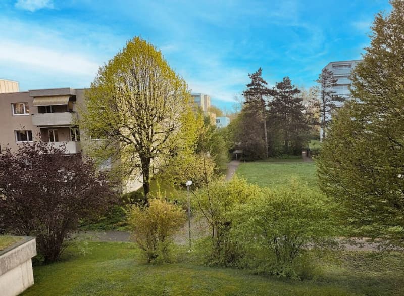 Bright 4-room apartment in a quiet location with parking space (13)