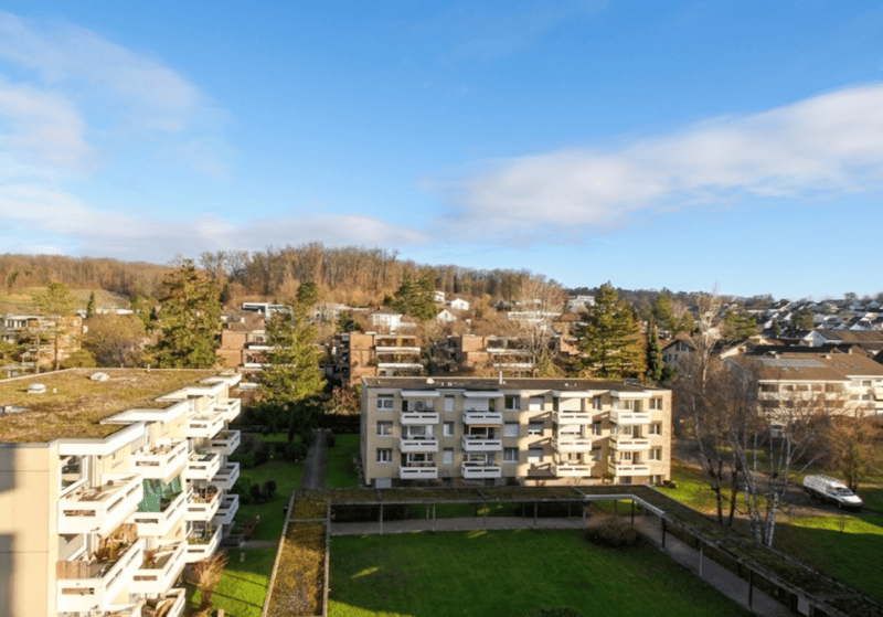 Move in and enjoy: Well-maintained 4-room apartment with balcony and panoramic view (15)