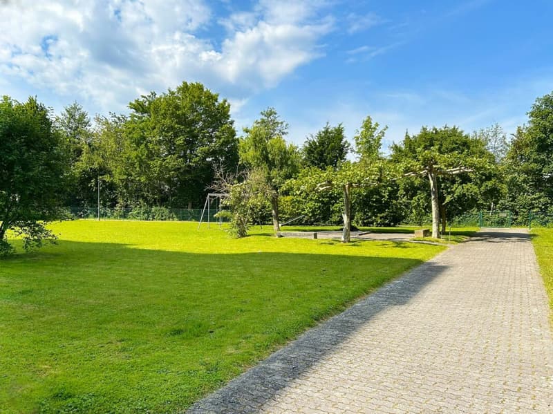Move in and enjoy: Well-maintained 4-room apartment with balcony and panoramic view (17)