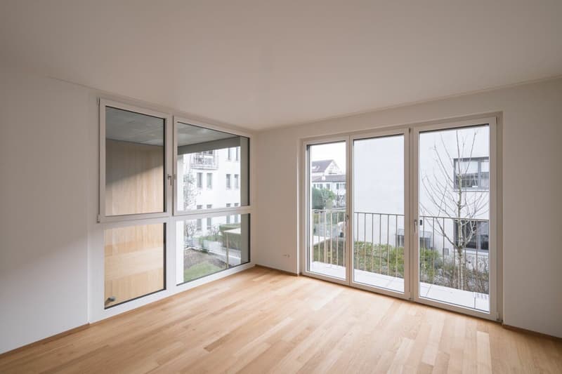 Zimmer mit viel Fensterfläche