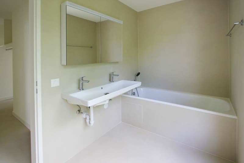 Appartement moderne 4.5 pièces avec 2 balcons et AEP / cuisine et salles de bains neuves (6)