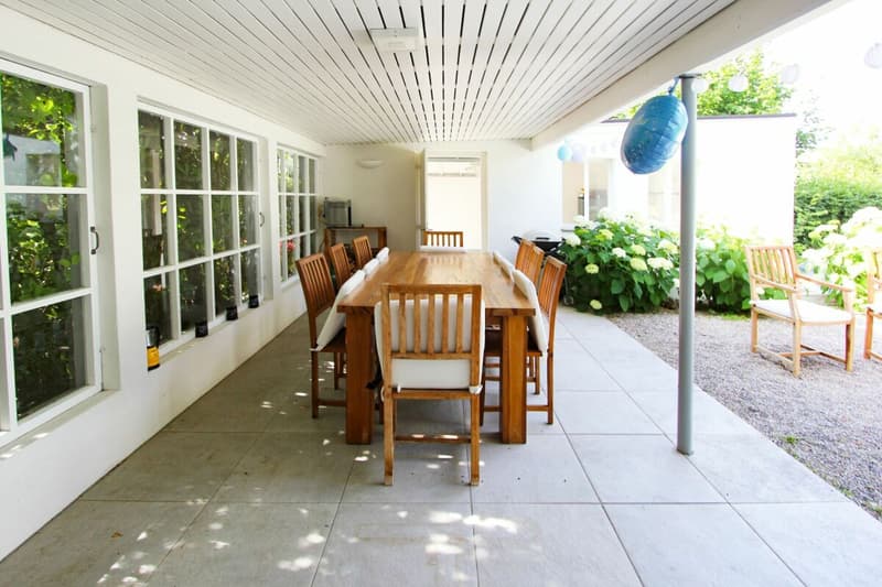 Attractive house on the beautiful Bruderholz / 7-room with pool and double garage (8)