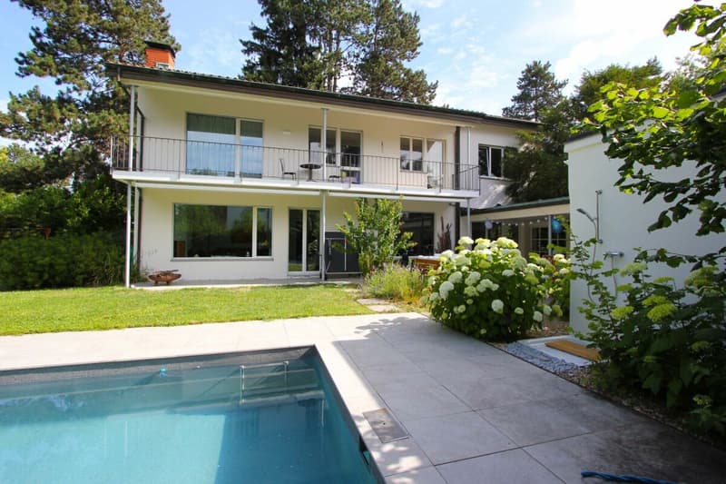 Attractive house on the beautiful Bruderholz / 7-room with pool and double garage (17)