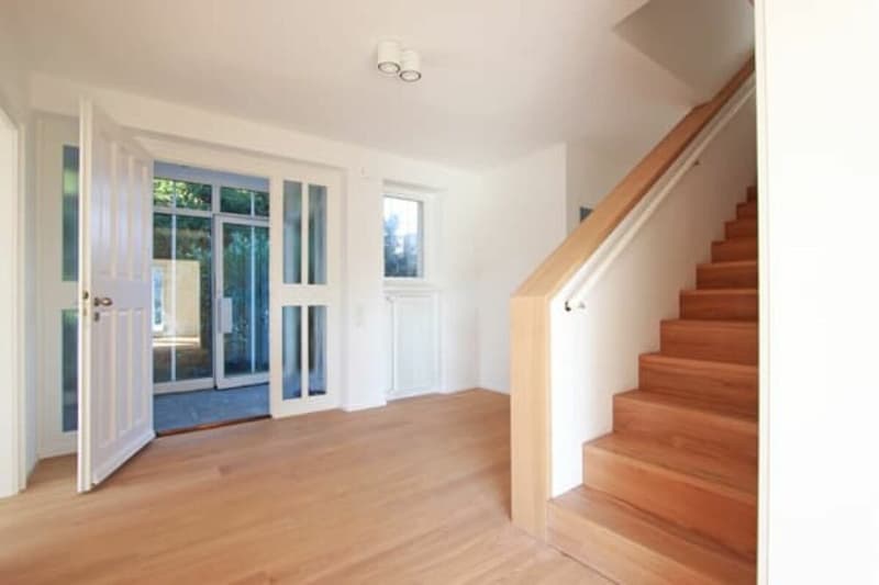 Attractive house on the beautiful Bruderholz / 7-room with pool and double garage (2)