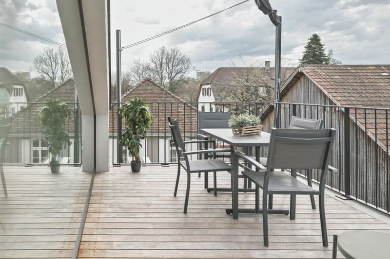 Terrasse mit Sonnensegel und schönem Ausblick