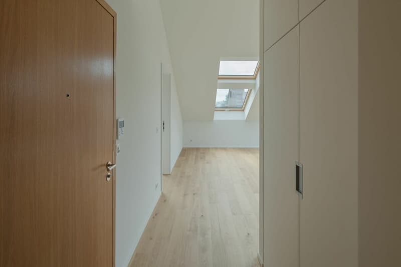 Offener Eingangsbereich mit Einbauschrank