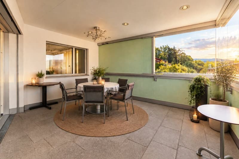 Grosser gemütlicher Balkon