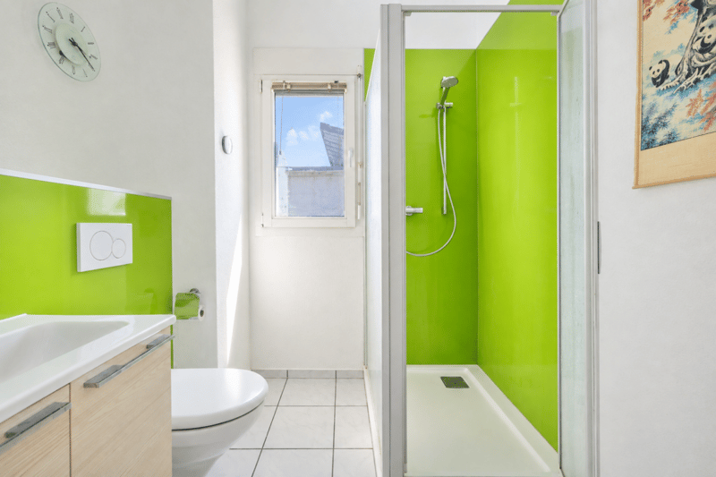 Zusätzliches Badezimmer im 2. OG mit Lavabo, WC und Dusche