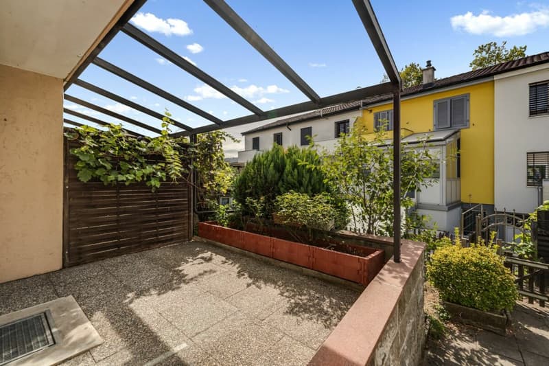 Schöne Terrasse für gemütliche Stunden im Freien