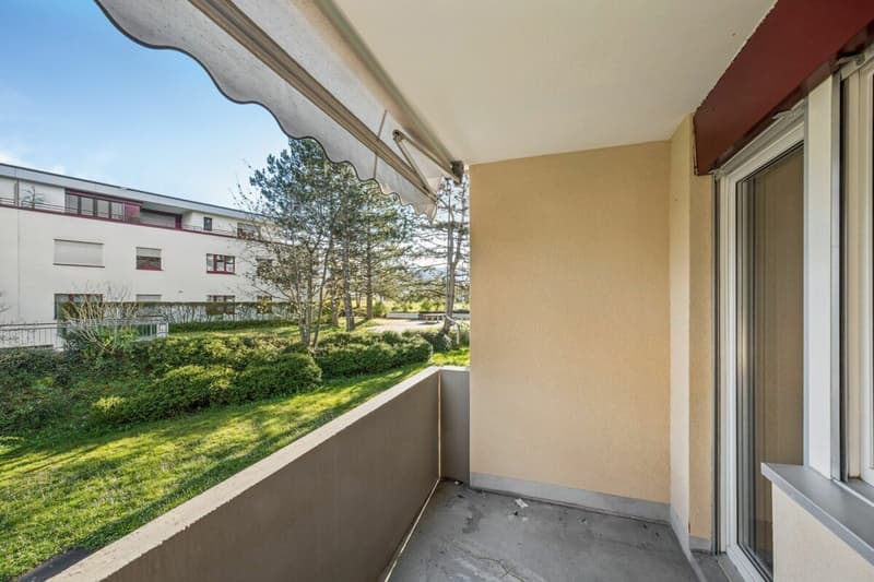 Balkon mit Aussicht ins Grüne (Richtung Süden / Aesch)