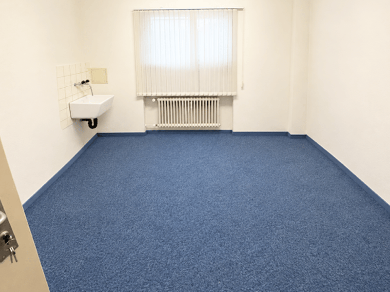 Separates Gäste-Zimmer/Bastelraum im EG
