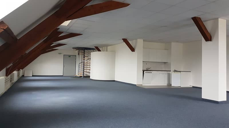 Circa 149 m2 di spazio per uffici al piano mansardato (4)